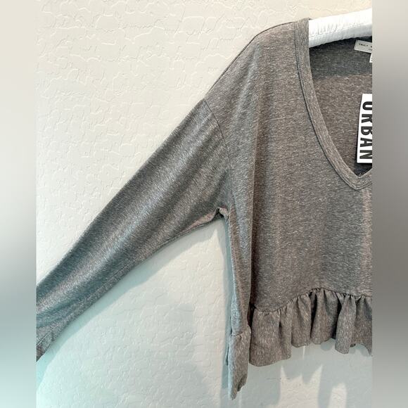 URBAN OUTFITTERS | Gray V-Neck Ruffle Hem Peplum Top Long Sleeve NWT | Medium - Picture 3 of 7